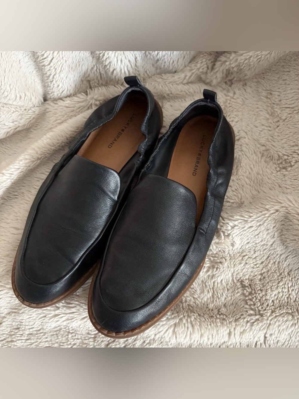 Lucky Brand Black Leather Maeki women’s Slip-On Loafers stretch flats